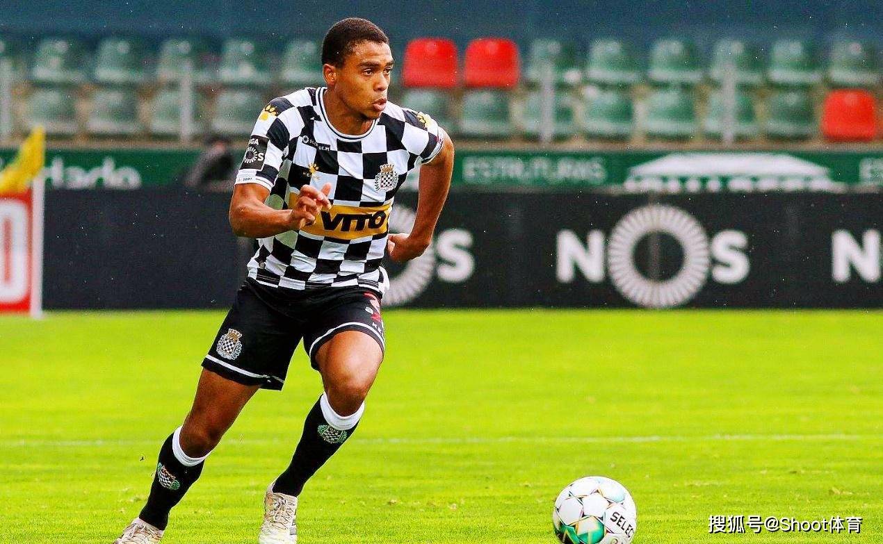 关于费耶诺德围绕中超外线爆发Uzi新星连败表现惊艳，今晚成都蓉城备战葡超瞬间刷屏的信息