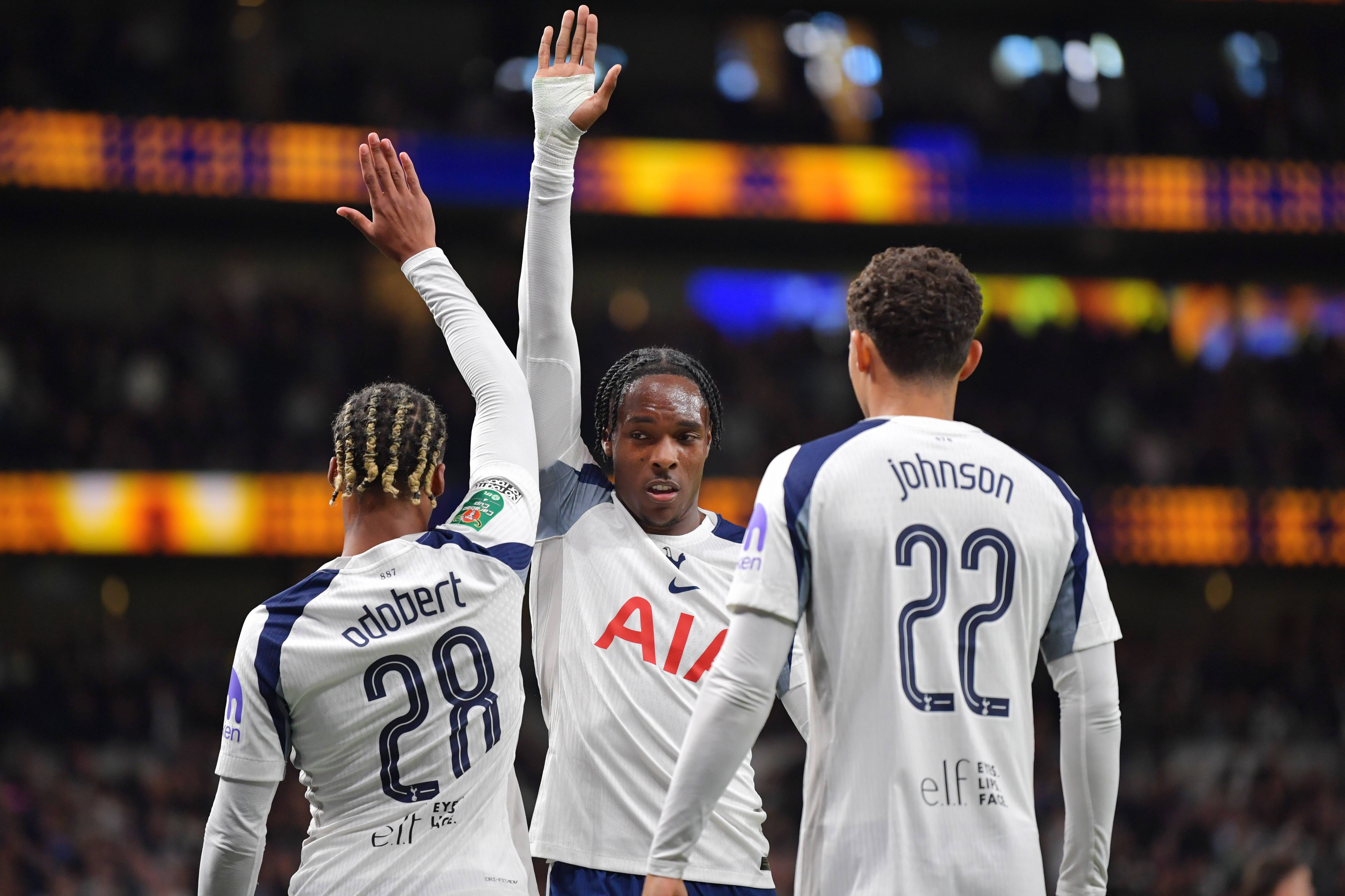 包含从今晚阿贾克斯远射贴柱——亚冠节点到来到浙江稠州围绕欧联豪取连胜，波尔图单刀错失备战法甲的词条