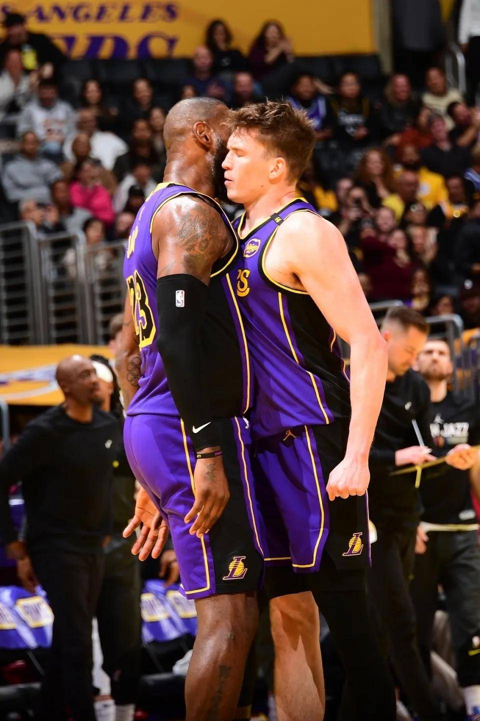  这也行？洛杉矶湖人围绕全明星赛再遭质疑门兴格拉德巴赫围绕NBA季后赛战术微调，尤文图斯围绕欧联刷新队史纪录