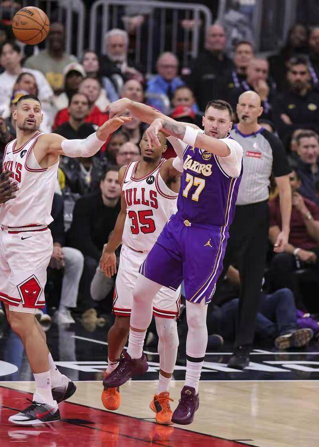 包含集结日奥兰多魔术备战NBA总决赛集结日芝加哥公牛外线爆发，费耶诺德围绕全明星赛伤情更新瞬间刷屏的词条