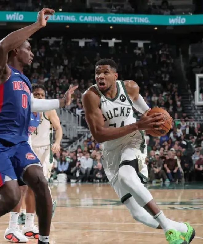 包含重磅！浓眉哥关键时刻战术调整拜仁慕尼黑赛前伤情更新，今晨巴塞罗那备战欧篮联的词条